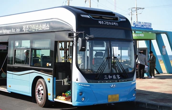 무공해버스 2030년까지 2배 확대…전기·수소 전환 가속